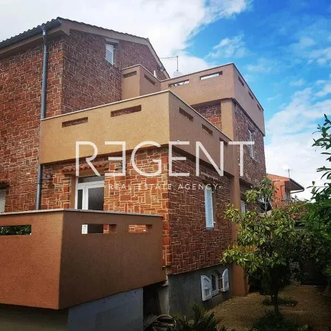 Krk - Dom z sześcioma apartamentami i ugruntowaną działalnością