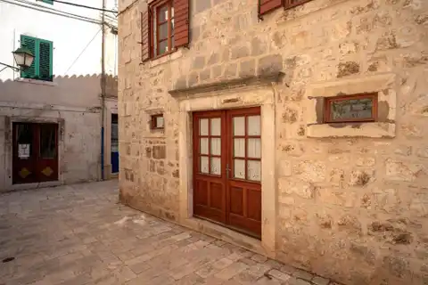 Hvar, Stari Grad – Kamena kuća u staroj jezgri grada