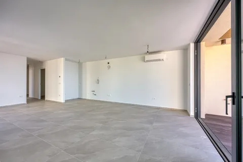Istra, Novigrad - Četverosoban apartman u luksuznom stambenom kompleksu 115 m2