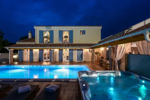 Zadar, Novigrad – Rustikální vila s tenisovým kurtem