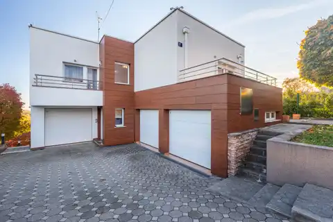 Zagreb, Sestine - Exklusives Penthouse in einer Stadtvilla, 123m2 zur Miete