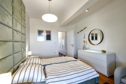 Zadar, Sukošan – Ekskluzywna dwupoziomowa willa z basenem, 170 m²