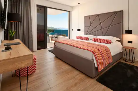 Marina Hills Resort — 3 vile s bazenom, 12 soba i pogled na more