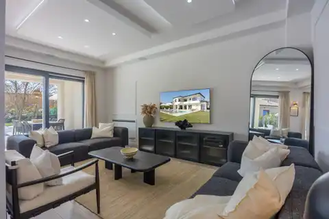 Istra, Svetvinčenat - Moderna vila s grijanim bazenom