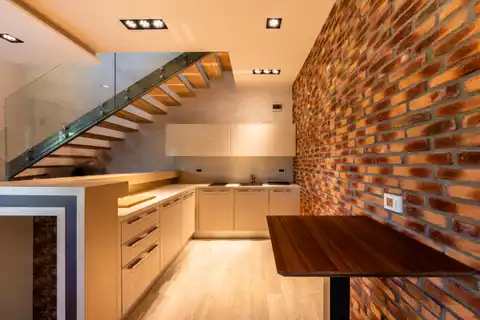 Kuća 376 m², Gornje Prekrižje — parcela 704 m²