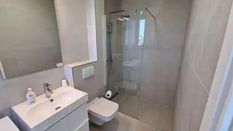 Privlaka - Dom szeregowy z basenem i tarasem na dachu.