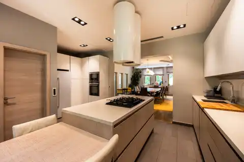 Kuća 376 m², Gornje Prekrižje — parcela 704 m²