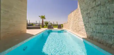 Ražanac, Ljubač - Luksuzna vila s bazenom, prvi red do mora