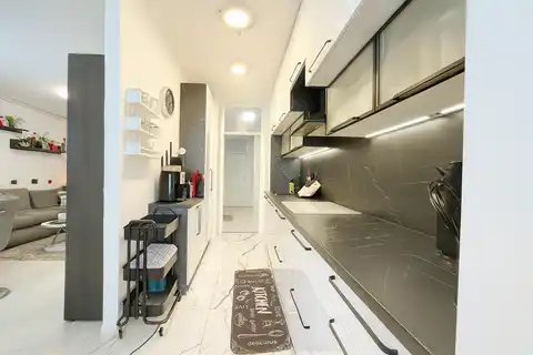 Zagreb, Sloboština - renoviran trosoban stan s lođom