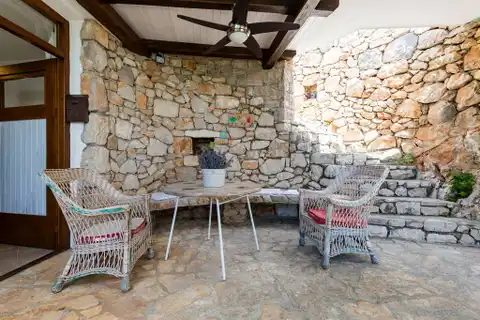 Brač, Bol - Kamena kuća sa četiri apartmana