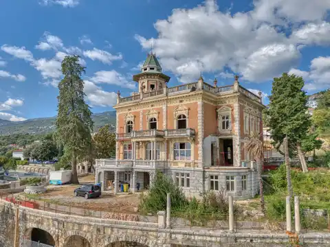 Ičići, Opatijska rivijera – povijesna vila s pogledom na more