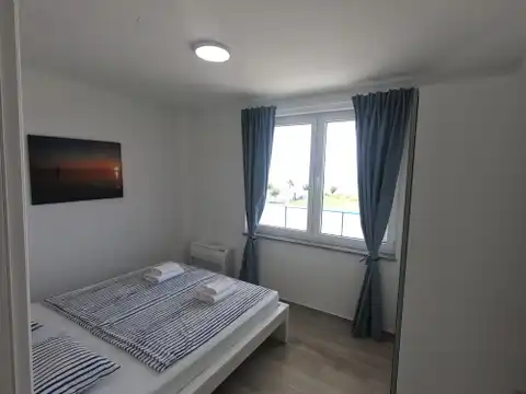 Privlaka - Dom szeregowy z basenem i tarasem na dachu.