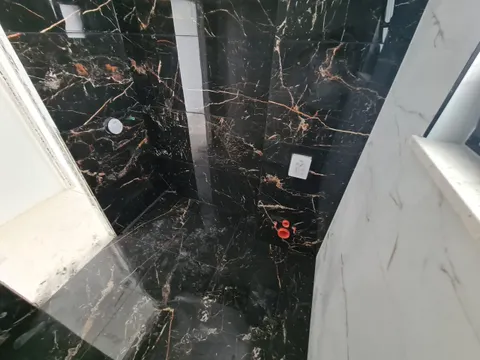 Makarska, Centar - Trzypokojowy penthouse z widokiem na morze 117 m2