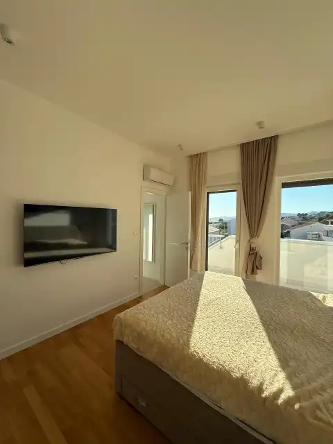 Castel Stafilić - Attico con due camere da letto e garage