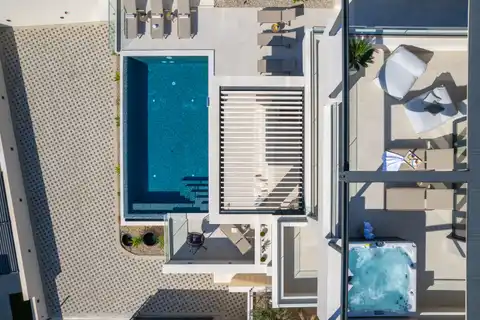 Podstrana - Moderná luxusná vila s bazénom a strešnou terasou