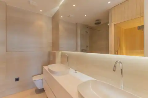 Zagreb, Nova cesta — četverosoban dvoetažni stan 164 m² s dvije garaže