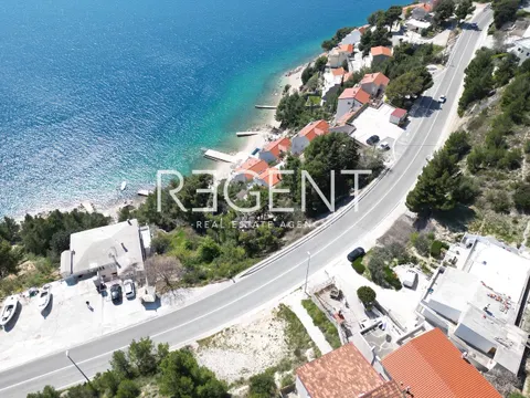 Omiš, Stanići - stavebný pozemok 1214 m2 s projektom