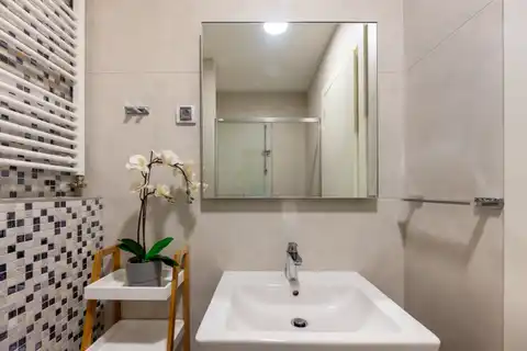 Stan 105 m², Grahorova — 3 spavaće sobe, dupla garaža, lift