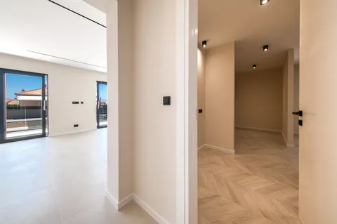 Trogir - Nuova villa moderna di 300m2 con piscina e jacuzzi