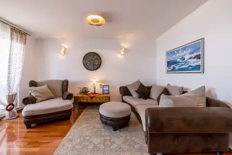 Spalato, Žnjan - Appartamento trilocale con loggia e vista mare