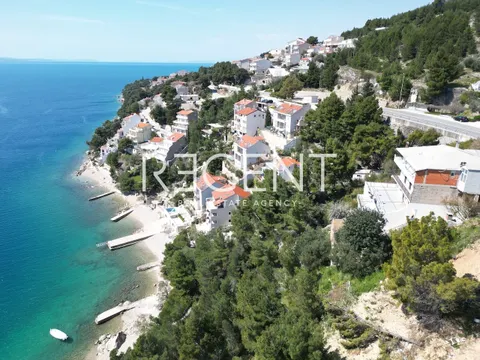 Omiš, Stanići - stavebný pozemok 1214 m2 s projektom
