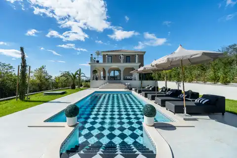 Villa 384 m² bei Buje – Pool, Blick und 832 m² Grundstück