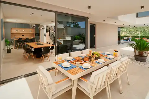 Trogir, Marina - Vila 400 m², 4 pokoje, bazén 30 m², 150 m od moře
