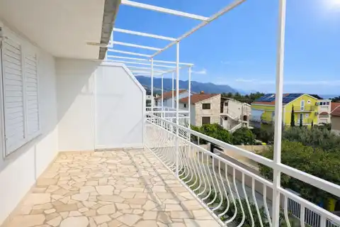 Pelješac, Orebić - Četverosoban stan s balkonom i pogledom na more