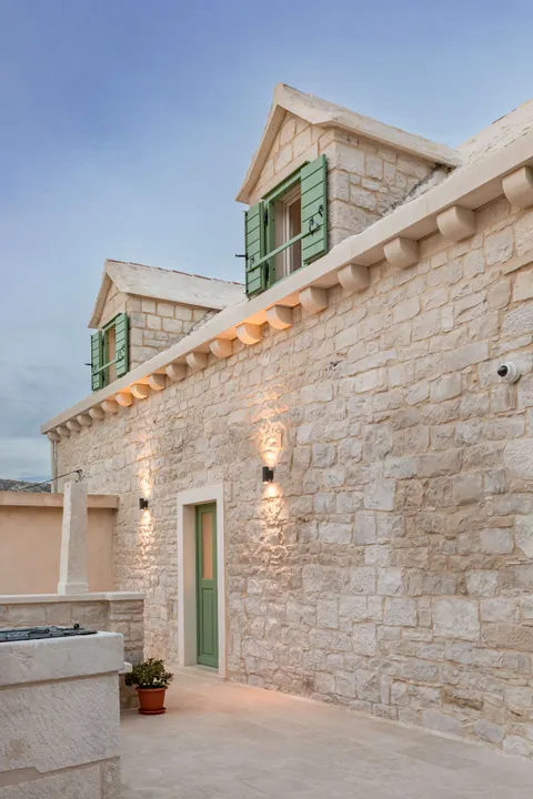 Brač, Pučišća - Nádherná kamenná vila 120 m2