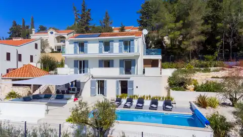 Brač, Milna - Villa moderna in prima fila sul mare, 264 m2