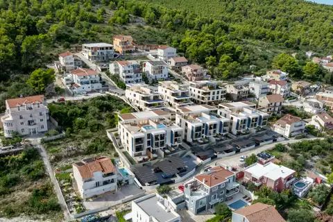 Trogir, Čiovo – Apartman u luksuznom apartmanskom naselju u blizini mora 52,04 m2