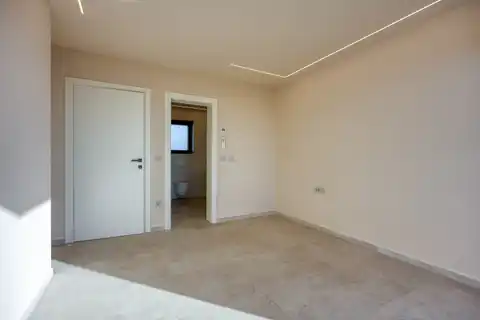 Poreč – Moderna vila s krovnom terasom