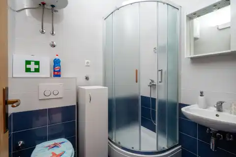 Šibenik, Rogoznica - Haus mit sechs Apartments