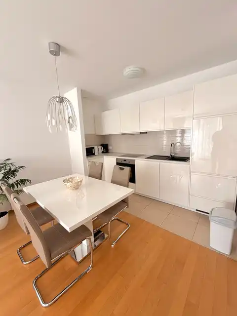 Split, Spinut - one-bedroom apartment with a garage and loggia near the center