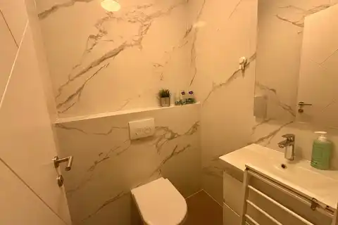 Split, Bol - Mieszkanie dwupokojowe z balkonem i komórką lokatorską