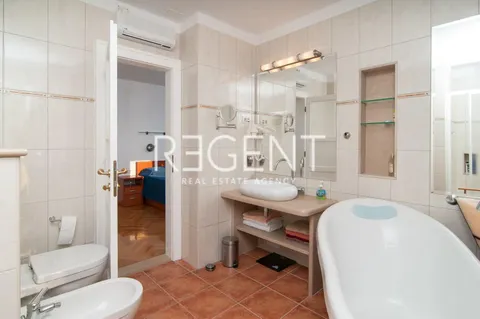 Brač, Mirca - kamenná vila s výhledem na moře, 300m2