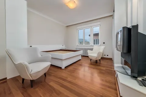 Záhřeb, Náměstí bána Josipa Jelačiće - Čtyřpokojový byt 160 m2 k pronájmu
