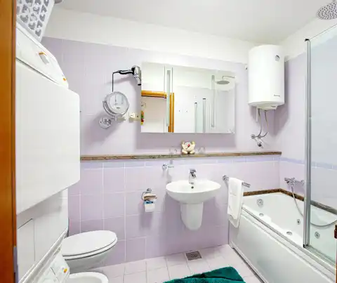 Split, Firule - Dvosoban stan s loggiom i pogledom na more