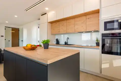 Zadar, Rovanjska – villa de 220 m², piscine et vue sur la mer