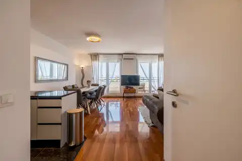 Spalato, Žnjan - Appartamento trilocale con loggia e vista mare