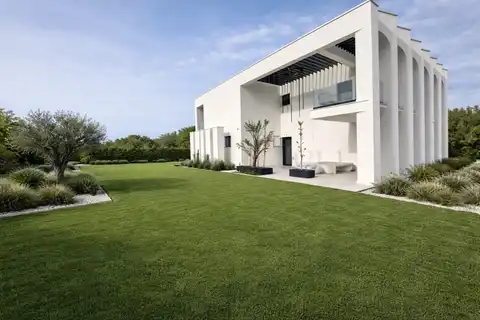 Vila 335 m², Umag — bazen 10×5, pogled more, namještena