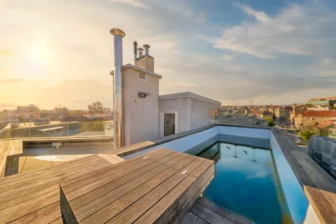 Zagreb, Petrova - Moderan penthouse s krovnom terasom i bazenom