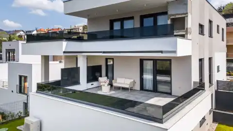 Šestine – ekskluzywne mieszkanie w willi miejskiej z prywatnym wejściem i garażem