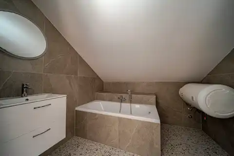 Pelješac, Orebić - Trosoban apartman s loftom i terasom u novogradnji