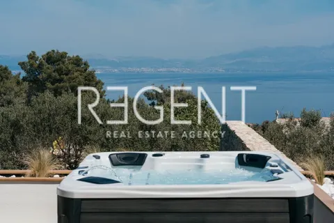 Šolta - Villa unica con vista panoramica sul mare, 270 m2