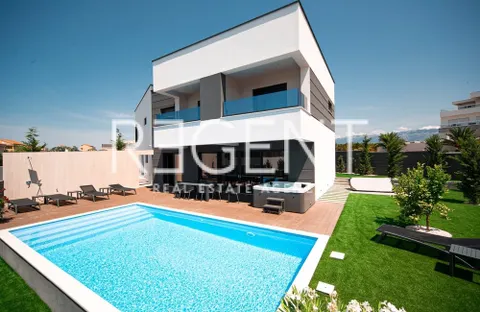 Pag, Novalja - Luksuzna vila s pogledom na more 350 m2
