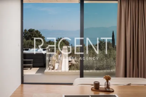Šolta - Villa unica con vista panoramica sul mare, 270 m2