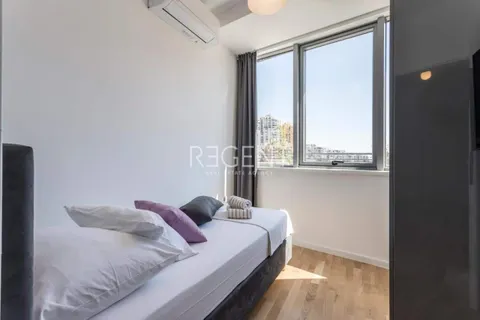 Split, Žnjan - Luxusní dvoupokojový penthouse 70 m2 s terasou
