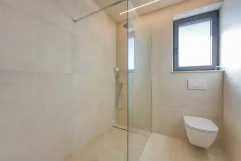 Poreč – Moderna vila s krovnom terasom