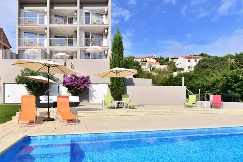 Brač, Sutivan - Investicijska prilika, stambena zgrada